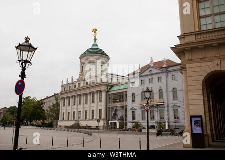 Das Potsdamer Museum für Kunst und Geschichte auf dem Alten Markt im historischen Zentrum von Potsdam. Stockfoto