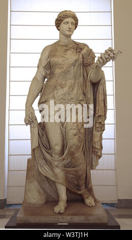 Flora Maior oder Flora Farnese (2. Jahrhundert V. CHR.) Marmor, kolossale Statue. Nationales Archäologisches Museum, Neapel, Italien. Stockfoto