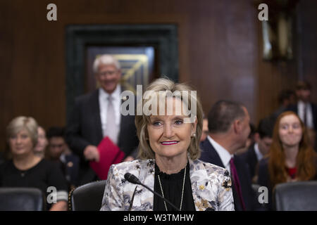 Washington, District of Columbia, USA. 17. Juli, 2019. United States Senator Cindy Hyde-Smith (Republikaner für Mississippi) und United States Senator Roger Wicker (Republikaner für Mississippi) erreichen die Kommission des US-Senats auf die Justiz Anhörung auf dem Capitol Hill in Washington, DC, USA am 17. Juli 2019. Credit: Stefani Reynolds/CNP/ZUMA Draht/Alamy leben Nachrichten Stockfoto