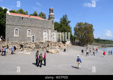 „Kirche des Primats von St. Peter“, auch „Mensa Domini Kirche“, eine beliebte und gut besuchte Stätte von christlichen Pilgern und Reisenden, Tabgha, Israel Stockfoto