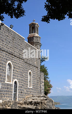 „Kirche des Primats von St. Peter“, auch „Mensa Domini Kirche“, eine beliebte und gut besuchte Stätte von christlichen Pilgern und Reisenden, Tabgha, Israel Stockfoto