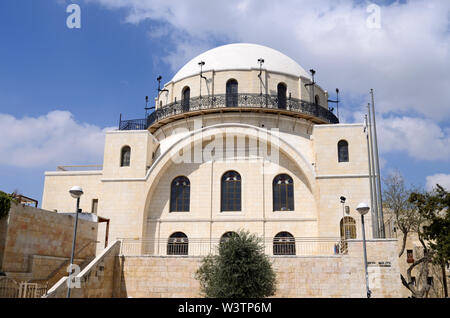 Die strahlend weiße, neo-byzantinische „Hurva-Synagoge“, auch „Ruine-Synagoge“, im jüdischen Viertel in der Altstadt von Jerusalem, Israel Stockfoto