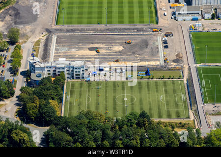 Luftaufnahme der ARENAPARK, Veltinsarena Schalke und Schalke Trainingsgelände mit dem alten Parkstadion und Hotel Courtyard Gelsenkirchen, Reha-Klini Stockfoto