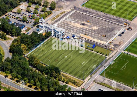 Luftaufnahme der ARENAPARK, Veltinsarena Schalke und Schalke Trainingsgelände mit dem alten Parkstadion und Hotel Courtyard Gelsenkirchen, Reha-Klini Stockfoto