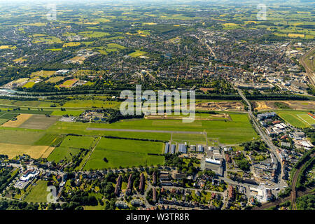 Luftbild von Lippe Wiederaufbau Naturschutz und Landschaftspflege Projekt Abenteuer Bereich Lippeaue mit Datteln-Hamm-Kanal und Flugplatz Hamm - Stockfoto