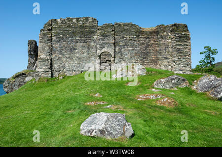 Ruine der Burg Sween, eines der frühesten steinernen Burgen in Schottland, am östlichen Ufer des Loch Sween in Argyle und Bute, Schottland, Großbritannien Stockfoto