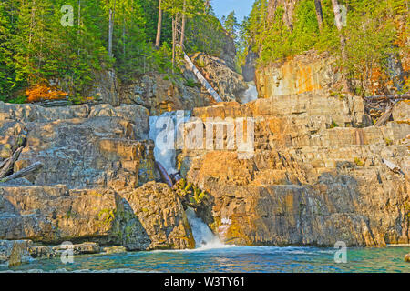 Morgen Licht auf unteren Myra fällt im Strathcona Provincial Park in Kanada Stockfoto