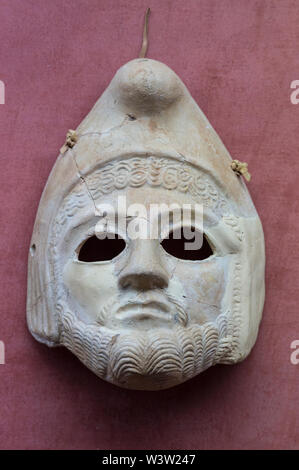 In Merida, Spanien - Dezember 20th, 2017: Theater Maske in Stuck am Nationalmuseum für Römische Kunst in Merida, Spanien Stockfoto