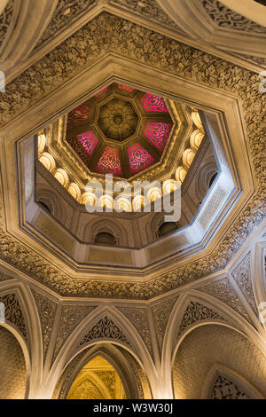 Galleried Dach Laterne Kuppel in der Main Tower am UNESCO-Weltkulturerbe der Palacio de Monserrate (Palácio de Monserrate), Sintra, Portugal. Stockfoto