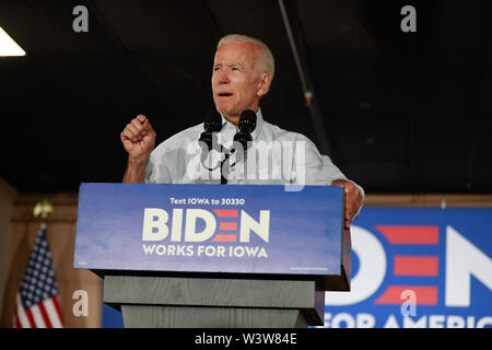 Ehemaligen Vereinigten Staaten Vizepräsident Joe Biden Kampagnen für die demokratische Nominierung für die Präsidentschaftswahl 2020 Vereinigte Staaten an der Basis Wagen Events Center. Stockfoto