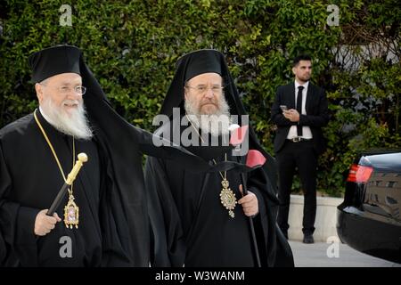 Griechenland. 17. Juli, 2019. Orthodoxen Bischöfe, kommen für die Vereidigung des Griechischen Parlaments. Credit: SOPA Images Limited/Alamy leben Nachrichten Stockfoto
