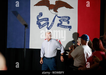 07172019 - Council Bluffs, Iowa, USA: die ehemaligen Vereinigten Staaten Vizepräsident Joe Biden Kampagnen für die demokratische Nominierung für die Präsidentschaftswahl 2020 Vereinigte Staaten an der Basis Wagen Events Center, Mittwoch, Juli 17, 2019 in Council Bluffs, Iowa. Stockfoto