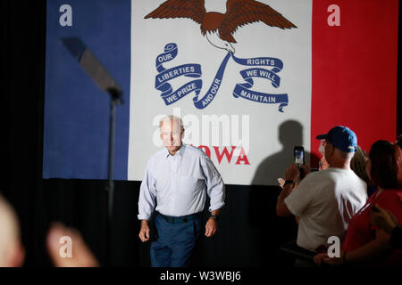 07172019 - Council Bluffs, Iowa, USA: die ehemaligen Vereinigten Staaten Vizepräsident Joe Biden Kampagnen für die demokratische Nominierung für die Präsidentschaftswahl 2020 Vereinigte Staaten an der Basis Wagen Events Center, Mittwoch, Juli 17, 2019 in Council Bluffs, Iowa. Stockfoto