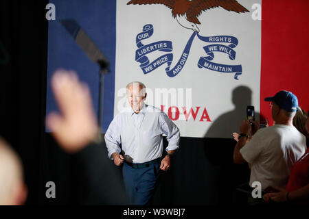 07172019 - Council Bluffs, Iowa, USA: die ehemaligen Vereinigten Staaten Vizepräsident Joe Biden Kampagnen für die demokratische Nominierung für die Präsidentschaftswahl 2020 Vereinigte Staaten an der Basis Wagen Events Center, Mittwoch, Juli 17, 2019 in Council Bluffs, Iowa. Stockfoto