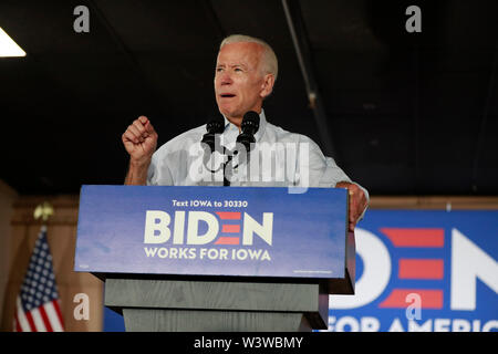 07172019 - Council Bluffs, Iowa, USA: die ehemaligen Vereinigten Staaten Vizepräsident Joe Biden Kampagnen für die demokratische Nominierung für die Präsidentschaftswahl 2020 Vereinigte Staaten an der Basis Wagen Events Center, Mittwoch, Juli 17, 2019 in Council Bluffs, Iowa. Stockfoto