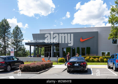 Beaverton, Oregon - Juni 29, 2019: Fassade von Nike Company Store Stockfoto