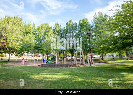 Tigard, Oregon - 29. Juni 2019: Summerlake City Park, Lakeside Park mit Spielplätze & Sportanlagen Stockfoto