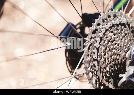 In der Nähe von Mountain bike die Ritzel und die Kette Stockfoto