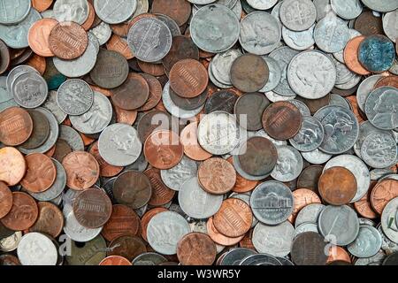 Loose Change in einem Haufen. Stockfoto