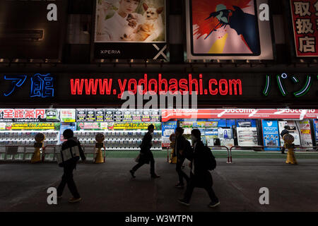 Yodobashi Camera Elektrogeschäft in Shinjuku, Tokio, Japan. Stockfoto