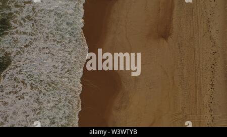 Atlantik Wellen am Strand von Montauk Point Light, Leuchtturm, Long Island, New York, Suffolk County Stockfoto