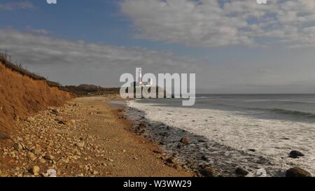 Atlantik Wellen am Strand von Montauk Point Light, Leuchtturm, Long Island, New York, Suffolk County Stockfoto