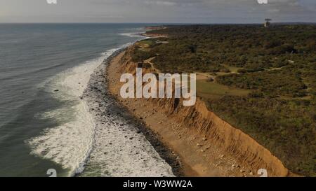 Atlantik Wellen am Strand von Montauk Point Light, Leuchtturm, Long Island, New York, Suffolk County Stockfoto