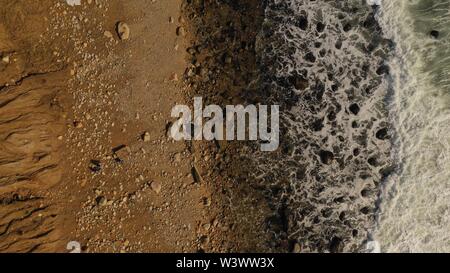 Atlantik Wellen am Strand von Montauk Point Light, Leuchtturm, Long Island, New York, Suffolk County Stockfoto