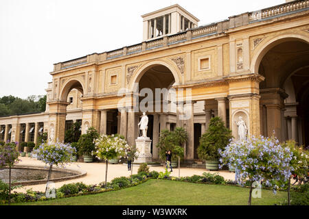 Das Orangerieschloss im Park Sanssouci in Potsdam. Stockfoto