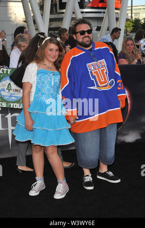 LOS ANGELES, Ca. Juni 25, 2010: Kevin Smith & Tochter bei der Premiere von "Die Twilight Saga: Eclipse' im Nokia Theater in Los Angeles. Leben. © 2010 Paul Smith/Featureflash Stockfoto