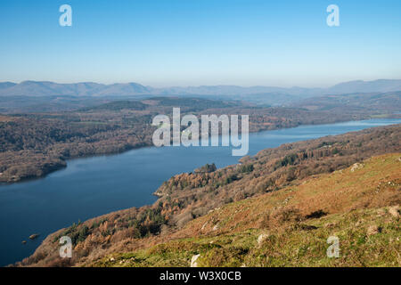 Schönen Herbst Landschaft Bild der Blick von Gummers wie auf Derwent Wter in Lake District Stockfoto