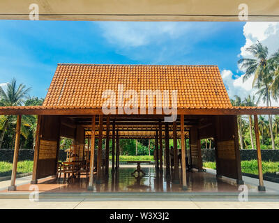 Rumah Osing. Die traditionellen Häuser der Osing Stamm in der Stadt Banyuwangi, Ost Java, Indonesien. Osing House ist ein traditionelles Tribal House. Stockfoto