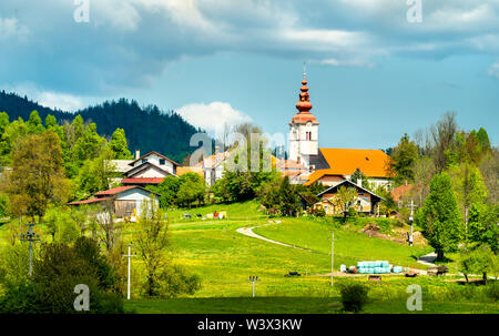 Typische slowenische Kirche im Dorf Gorice Stockfoto