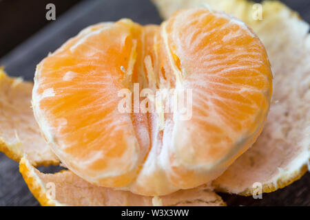 Tangerine oder SATSUMA wie eine kleine soft orange mit Easy Peel Haut und Juicy Fruit Segmente praktisch für Lunchpaket und für junge Kinder. Stockfoto