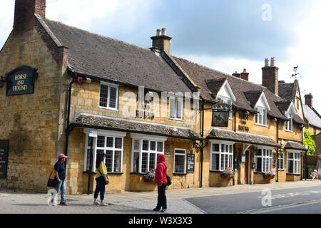 Das Pferd und Hund Pub, Broadway, Worcestershire, England, Großbritannien Stockfoto