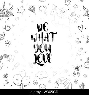 Cute Vector Einhörner und Rainbow doodle nahtlose Muster. Motivierende und inspirierende Zitat Tun, was Sie lieben. Tuschezeichnung mit Herzen, Sterne und Stock Vektor