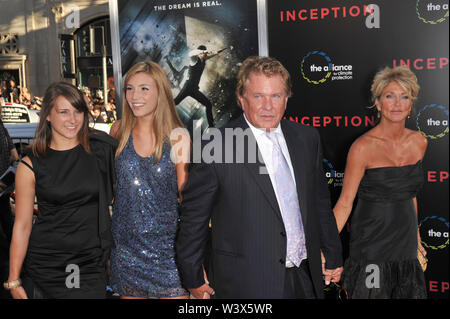 LOS ANGELES, Ca. Juli 13, 2010: Tom Berenger am Los Angeles Premiere seines neuen Films "Gründung" am Grauman's Chinese Theater, Hollywood. © 2010 Paul Smith/Featureflash Stockfoto