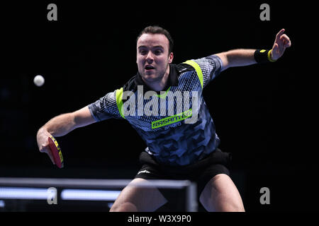 Johor Bahru, Malaysia. 18 Juli, 2019. Simon Gauzy von Frankreich konkurriert bei der Men's singles gegen Ma Long von China an T2 Diamond 2019 Malaysia Tag 1 in Johor Bahru, Malaysia, 18. Juli 2019. Credit: Zhu Wei/Xinhua/Alamy leben Nachrichten Stockfoto