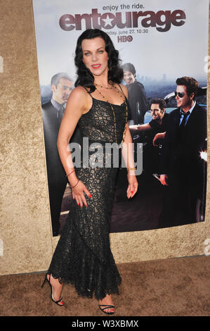 LOS ANGELES, Ca. Juni 16, 2010: Debi Mazar an der Jahreszeit sieben Premiere der TV-Serie "Entourage" bei Paramount Studios, Hollywood. © 2010 Paul Smith/Featureflash Stockfoto