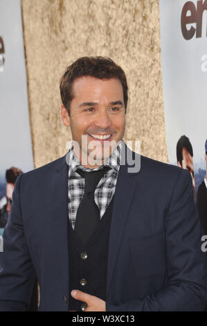 LOS ANGELES, Ca. Juni 16, 2010: Jeremy Piven in der Saison sieben Uraufführung seiner TV-Serie "Entourage" bei Paramount Studios, Hollywood. © 2010 Paul Smith/Featureflash Stockfoto
