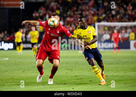Los Angeles, USA. 17. Juli, 2019. Eddie Nketiah (30) jagt den Ball gegen Bayern München in der internationalen Champions Cup. Credit: Ben Nichols/Alamy leben Nachrichten Stockfoto