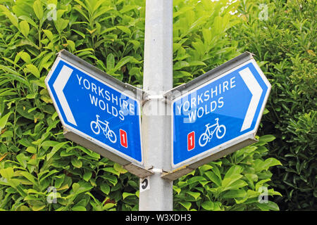 Yorkshire Wolds Radweg Schilder, Bempton, East Yorkshire Stockfoto