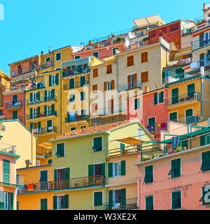 Bunte Häuser in Manarola Stadt in Cinque Terre, La Spezia, Italien Stockfoto