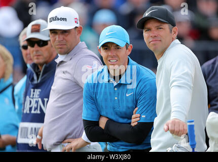 Die USA Gary Waldland, Nordirland Rory McIlroy und Englands Paul Casey bei Tag eines der Open Championship 2019 im Royal Portrush Golf Club. Stockfoto