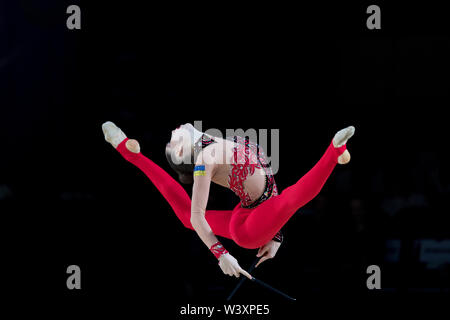 Vlada Nikolchenko aus der Ukraine führt ihre Vereine Programm während 2019 Grand Prix de Thiais Stockfoto