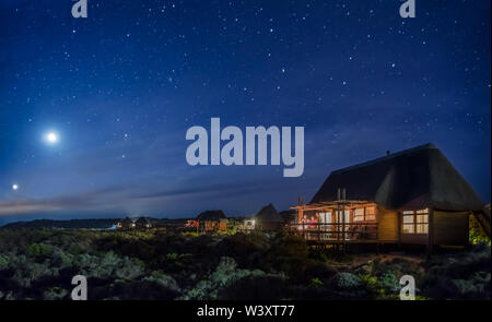 Agulhas National Park schützt Fynbos Lebensraum und bietet Wanderwege und Strand Kämmen in der Nähe von Cape Agulhas, Western Cape, Südafrika. Stockfoto