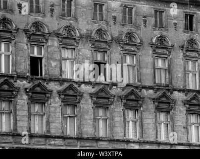 Eingereicht - 01. Januar 1978, Berlin: Berliner Bezirke/Kreuzberg/1978 Haus am Chamissoplatz. Der Zerfall der alten Häuser wurde beraten. Spekulanten wollten neue Gebäude. Squatter, viele Demonstrationen und Unruhen dann gezwungen, eine Änderung in der Baupolitik. Es waren förmliche Sanierungsgebiete und a-Behutsame Stadterneuerung - Alle diese Häuser stehen noch. //Sanierung/Stadtplanung/Spekulation // Berlin City Views Foto: Paul Glaser/dpa-Zentralbild/ZB Stockfoto