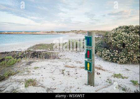 Agulhas National Park schützt Fynbos Lebensraum und bietet Wanderwege und Strand Kämmen in der Nähe von Cape Agulhas, Western Cape, Südafrika. Stockfoto