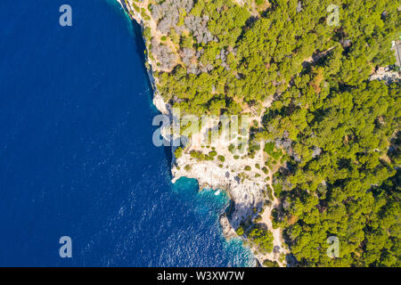 Großen Klippen über dem Meer an der Küste der Naturpark Telascica, Insel Dugi Otok, Kroatien, spektakuläre Seascape Stockfoto