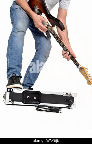 Effektgerät Gitarre Ausrüstung auf weißem Hintergrund. Stockfoto